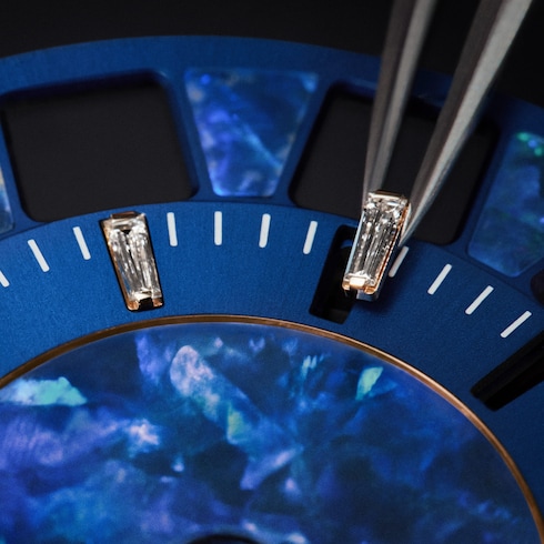 Tambour Spin Time, Automatikuhrwerk, 39,5 mm, Roségold, Opal und Saphire Uhren Alle Uhren } | LOUIS VUITTON