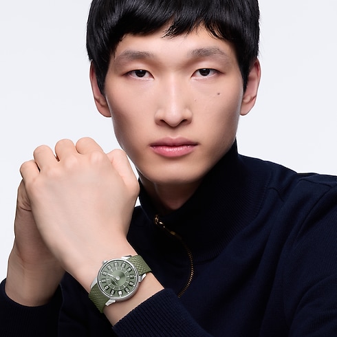 Tambour Spin Time, Automatikuhrwerk, 39,5 mm, Weißgold Uhren Alle Uhren } | LOUIS VUITTON (Zoom)