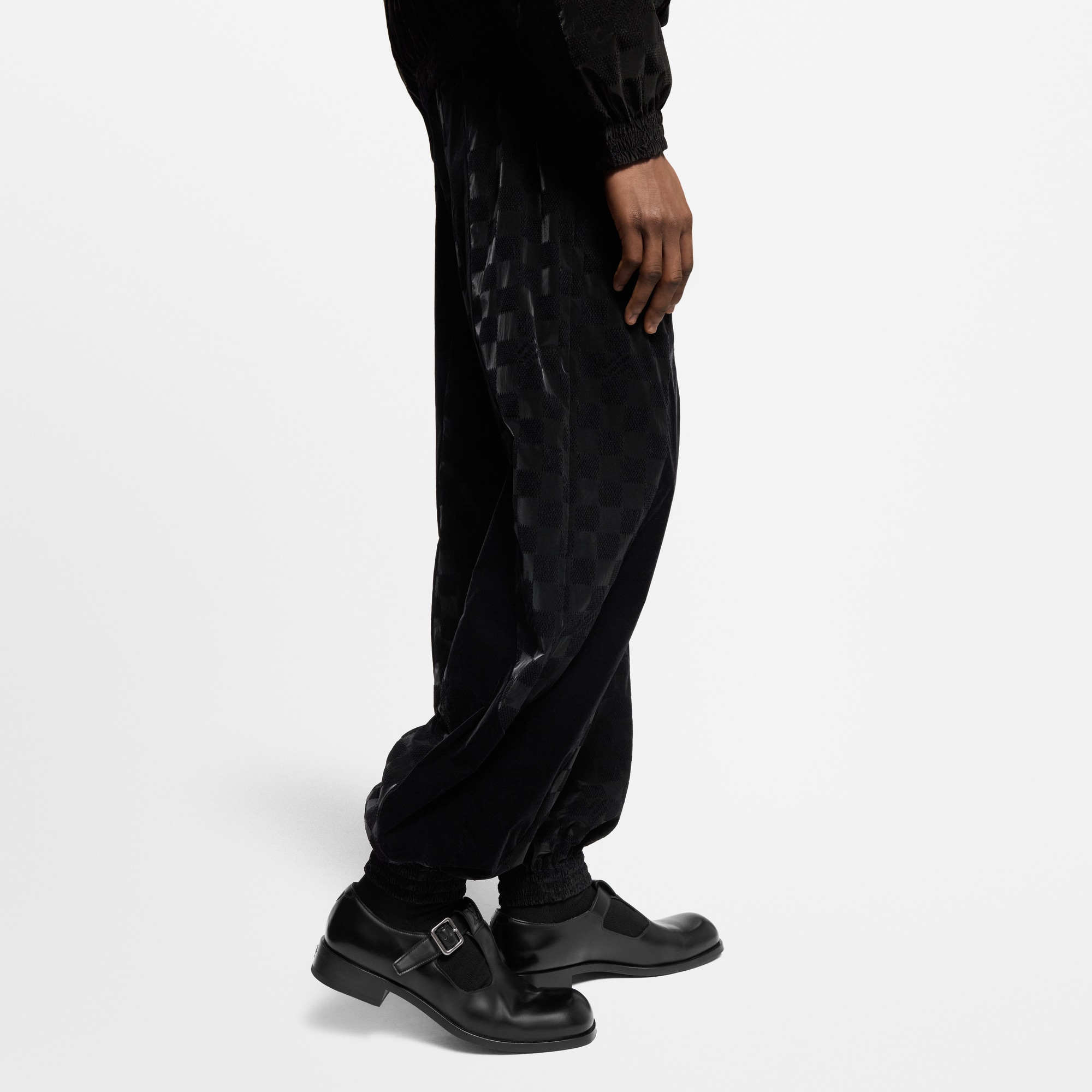 Technische Trainingshose mit geflocktem Damier-Motiv  Herren Ready to Wear Hosen | LOUIS VUITTON (Zoom)