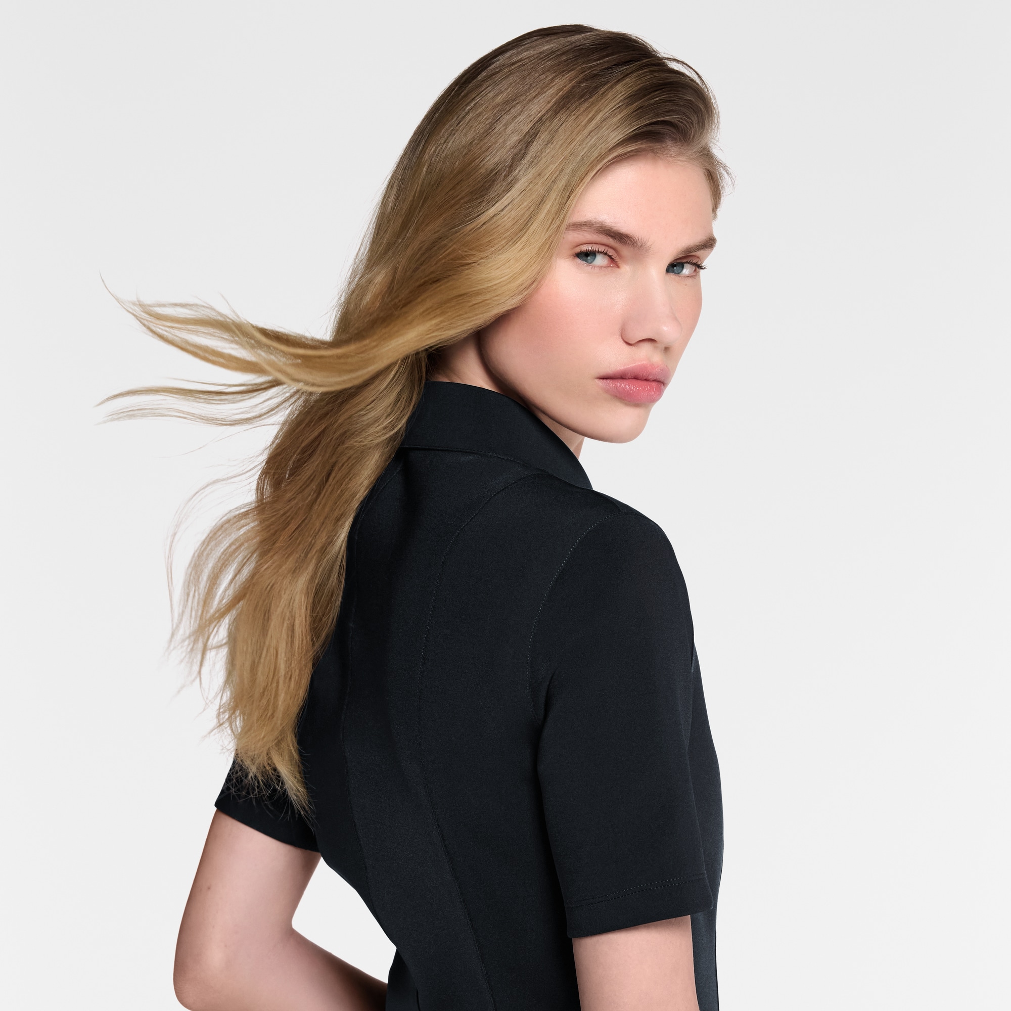 Top aus technischem Jersey im Polo-Stil  Damen Ready to Wear Tops | LOUIS VUITTON (Zoom)