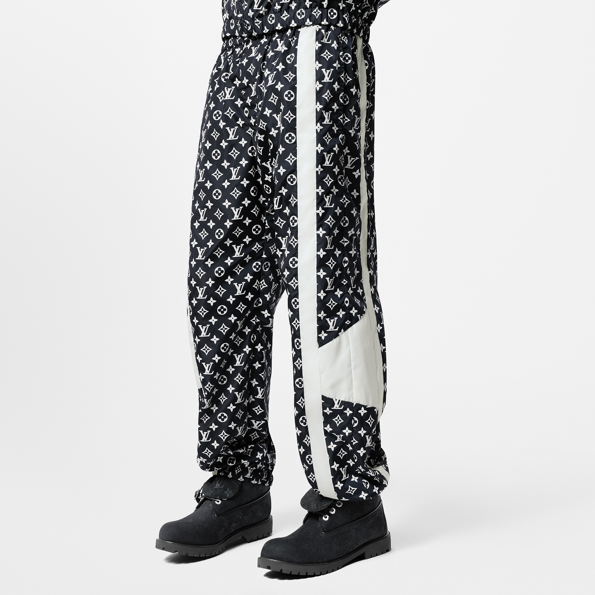 Trainingshose aus technischem Gewebe mit Monogram-Motiv  Herren Ready to Wear Hosen | LOUIS VUITTON (Zoom)