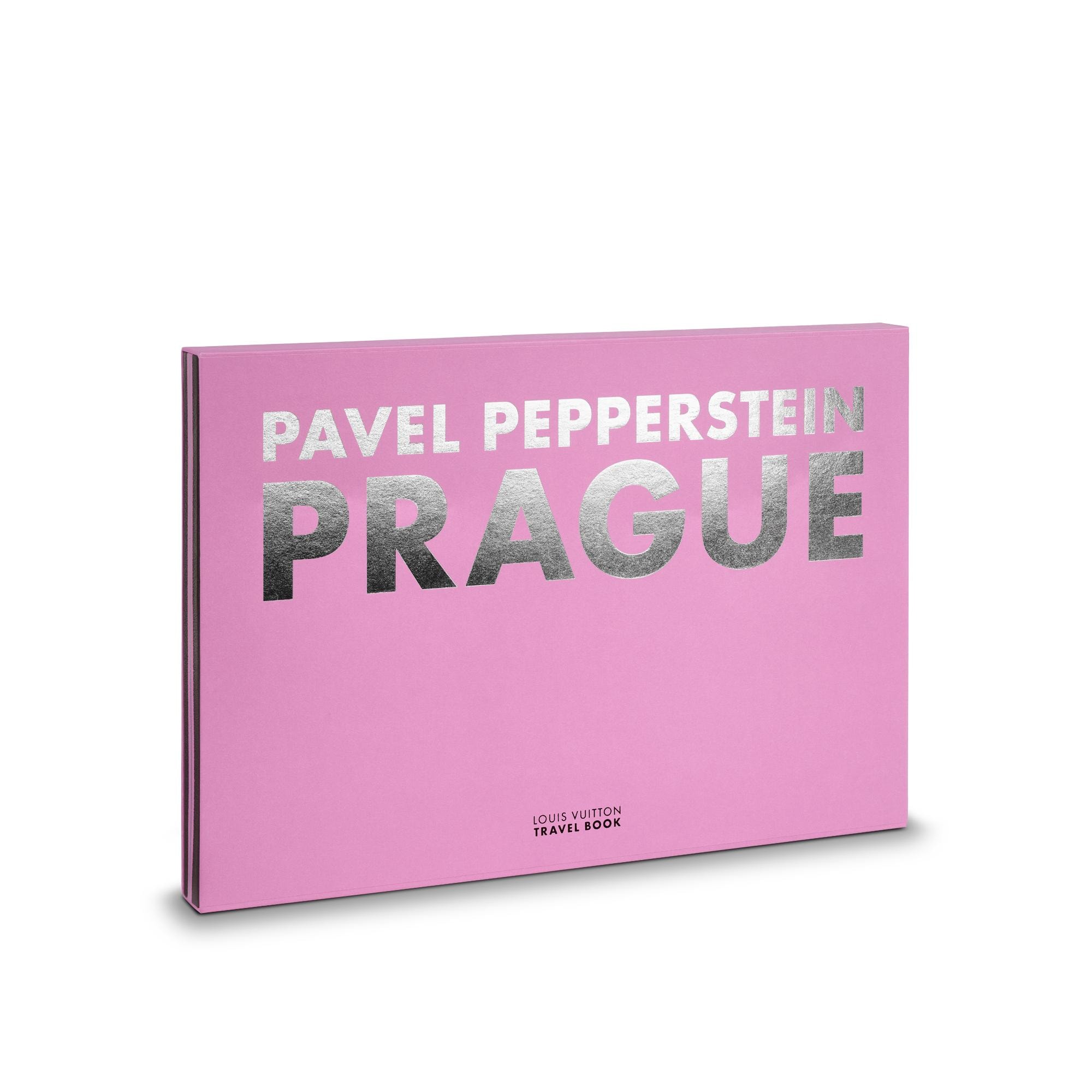 Travel Book Prag - Künstlerausgabe  Trunks, Reisen und Wohnen Bücher und Schreibaccessoires Travel Book | LOUIS VUITTON (Zoom)