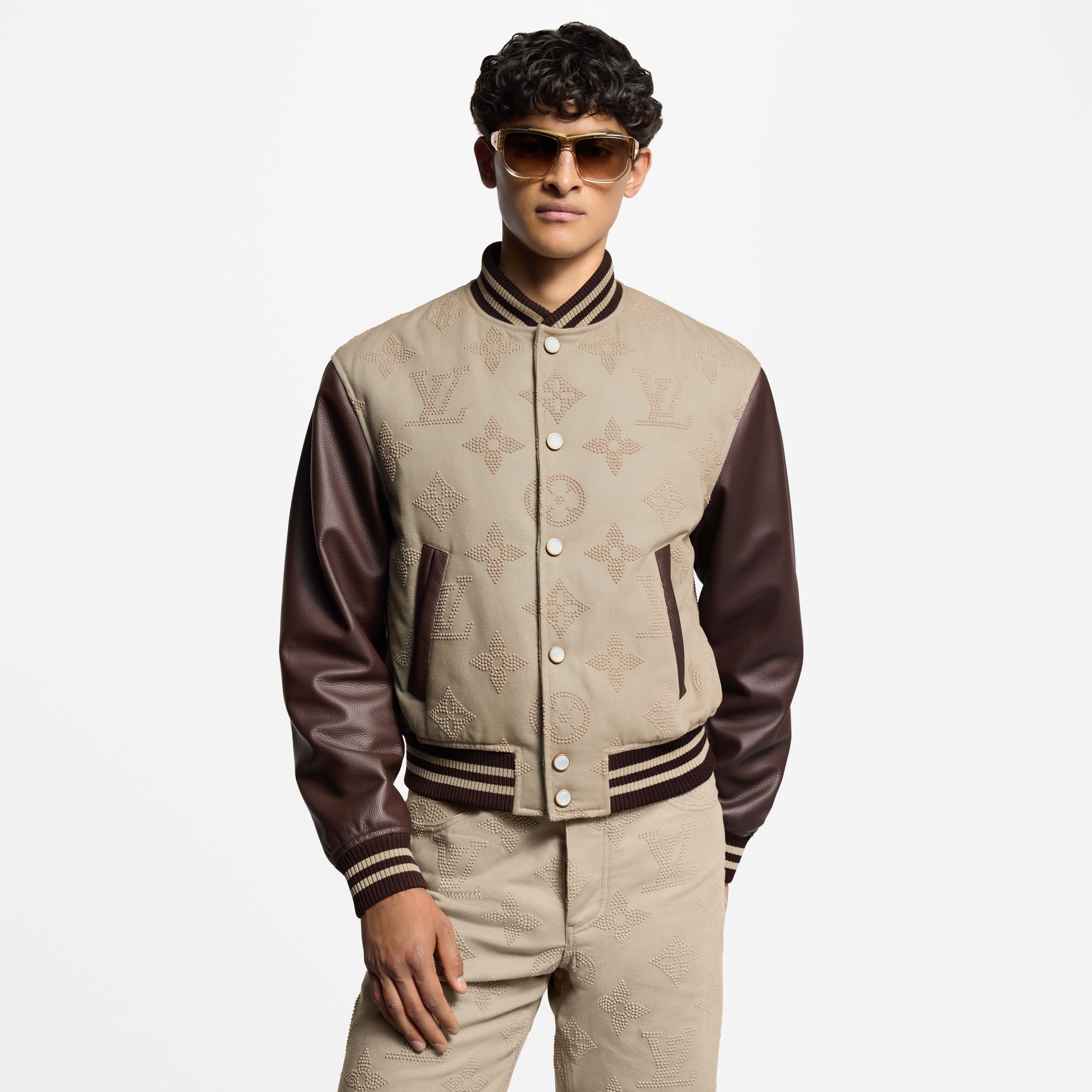 Varsity Blouson mit gesticktem Monogram  Herren Ready to Wear Jacken und Mäntel | LOUIS VUITTON (Zoom)