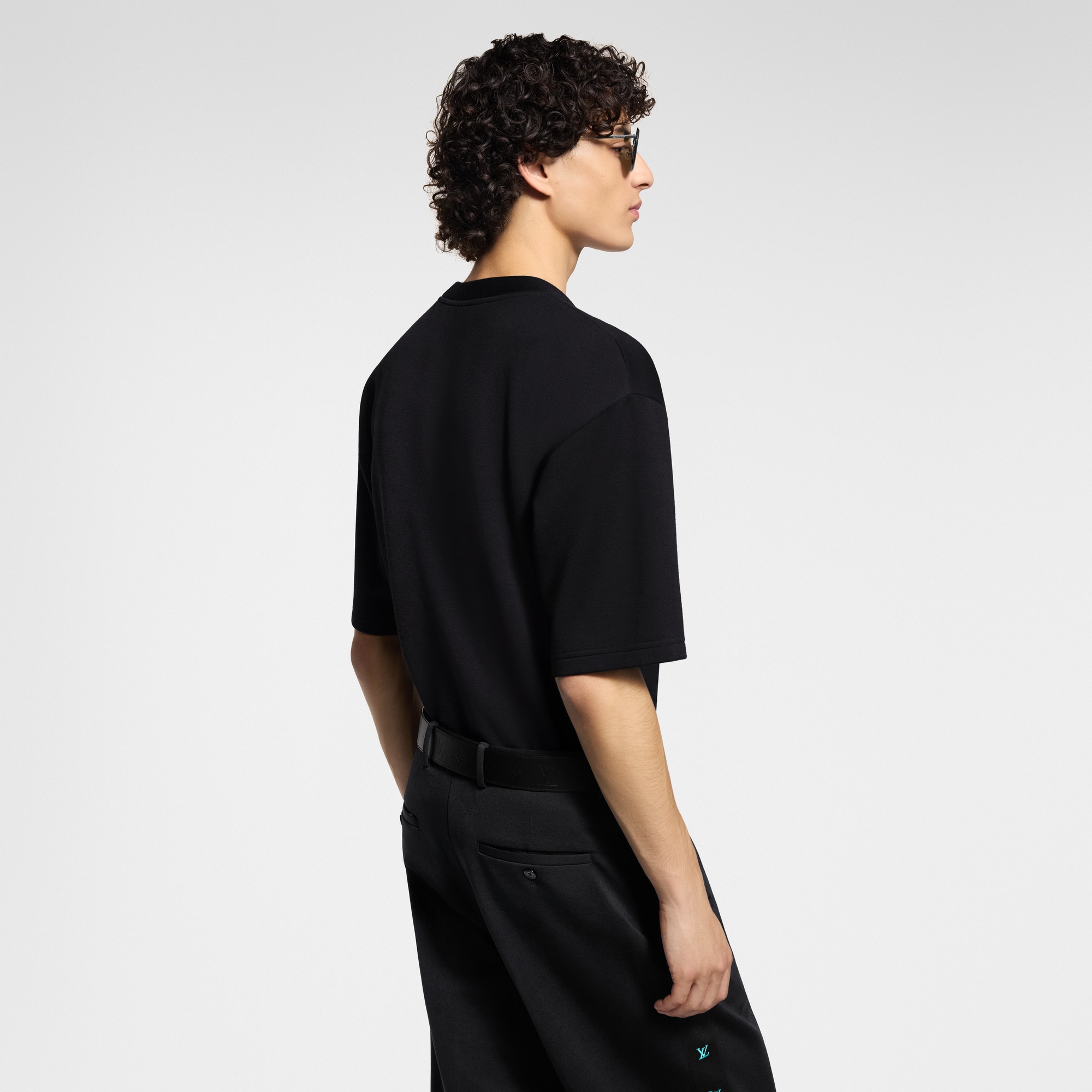 Verziertes T-Shirt aus Jersey mit LV Signatur  Herren Ready to Wear T-Shirts und Poloshirts | LOUIS VUITTON (Zoom)