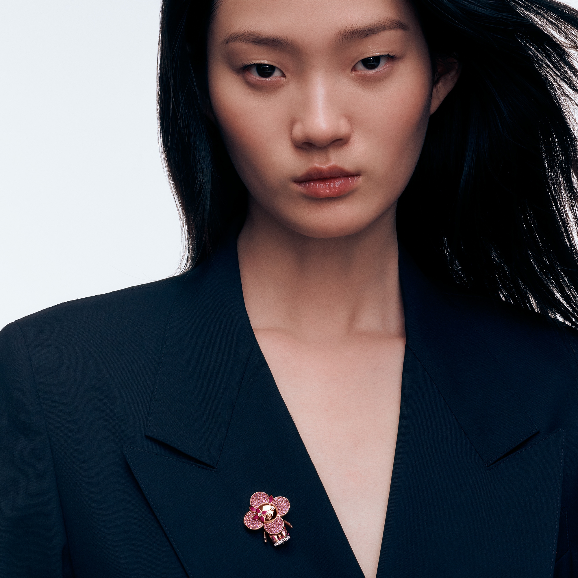 Vivienne Pig Anhänger mit Halskette, Roségold, Lack, Diamanten & farbige Edelsteine  Les Extraordinaires Schmuck Halsketten und Anhänger | LOUIS VUITTON (Zoom)