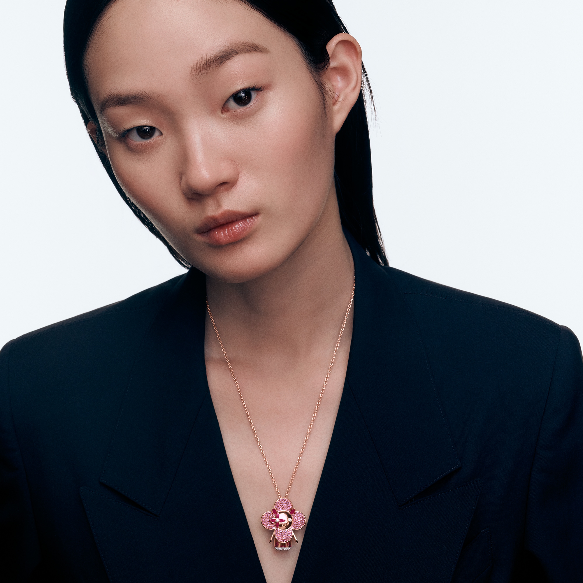 Vivienne Pig Anhänger mit Halskette, Roségold, Lack, Diamanten & farbige Edelsteine  Les Extraordinaires Schmuck Halsketten und Anhänger | LOUIS VUITTON (Zoom)