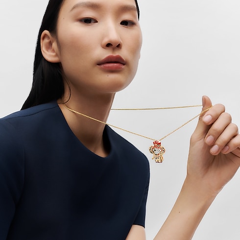 Vivienne roter Lion Dance Anhänger mit Halskette, Gelbgold, Weißgold, Lack, Diamanten & farbigen Edelsteine Schmuck Kategorien Halsketten und Anhänger | LOUIS VUITTON (Zoom)