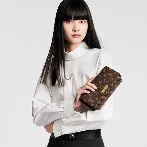 Wallet On Chain Lily Monogram Canvas Damen Geldbörsen und Kleinlederwaren Tragbare Geldbörsen und Mikro-Taschen | LOUIS VUITTON (Zoom)