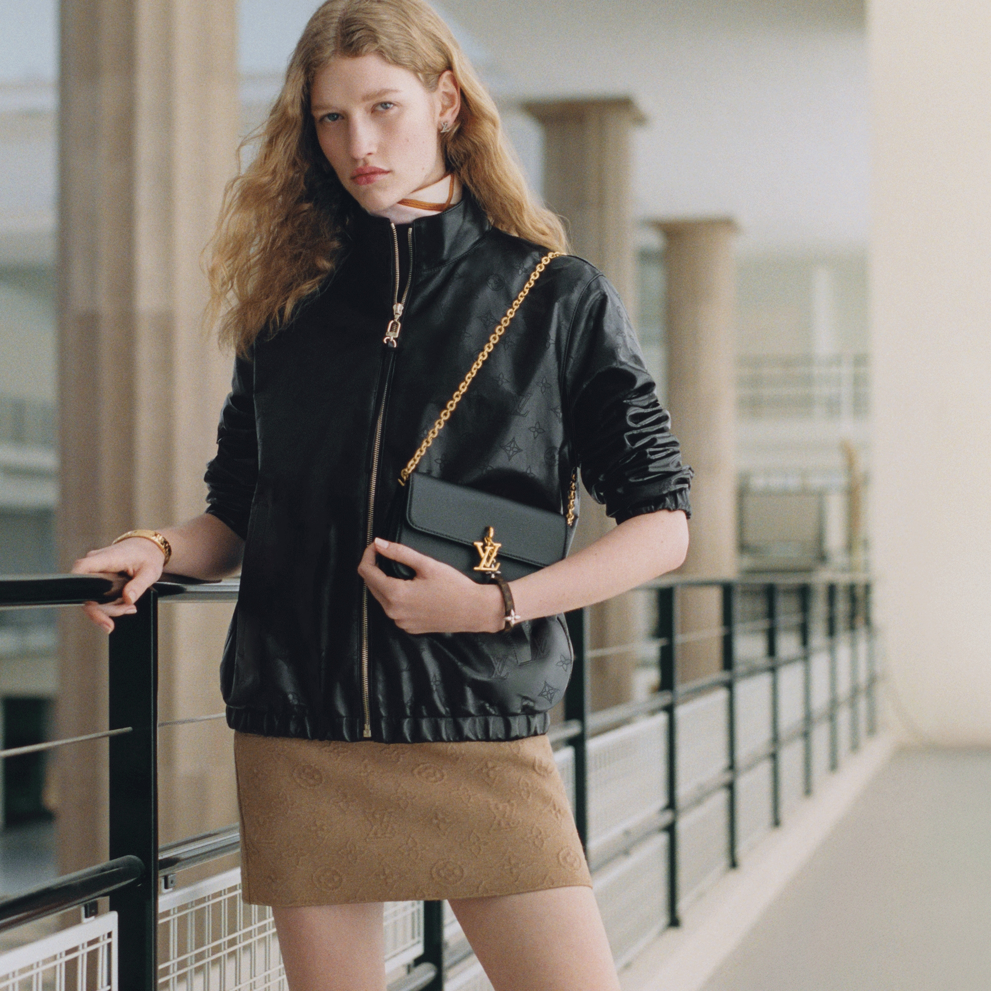 Wallet On Chain LV Bloom  Damen Geldbörsen und Kleinlederwaren Neuheiten | LOUIS VUITTON (Zoom)