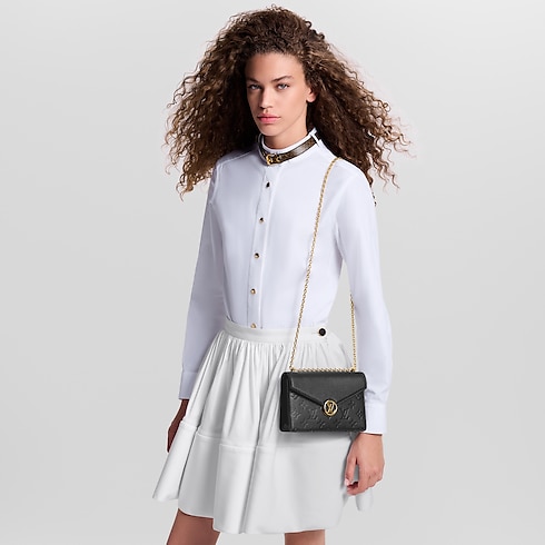 Wallet On Chain Rosy Monogram Empreinte Leder Damen Geldbörsen und Kleinlederwaren Tragbare Geldbörsen und Mikro-Taschen | LOUIS VUITTON (Zoom)