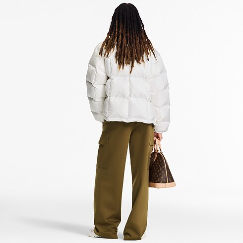 Wattierte Pufferjacke mit Monogram-Akzenten Damen Ready to Wear Mäntel und Jacken | LOUIS VUITTON (Zoom)