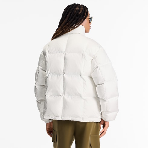 Wattierte Pufferjacke mit Monogram-Akzenten Damen Ready to Wear Mäntel und Jacken | LOUIS VUITTON (Zoom)