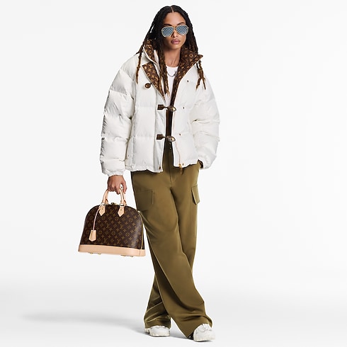 Wattierte Pufferjacke mit Monogram-Akzenten Damen Ready to Wear Mäntel und Jacken | LOUIS VUITTON (Zoom)