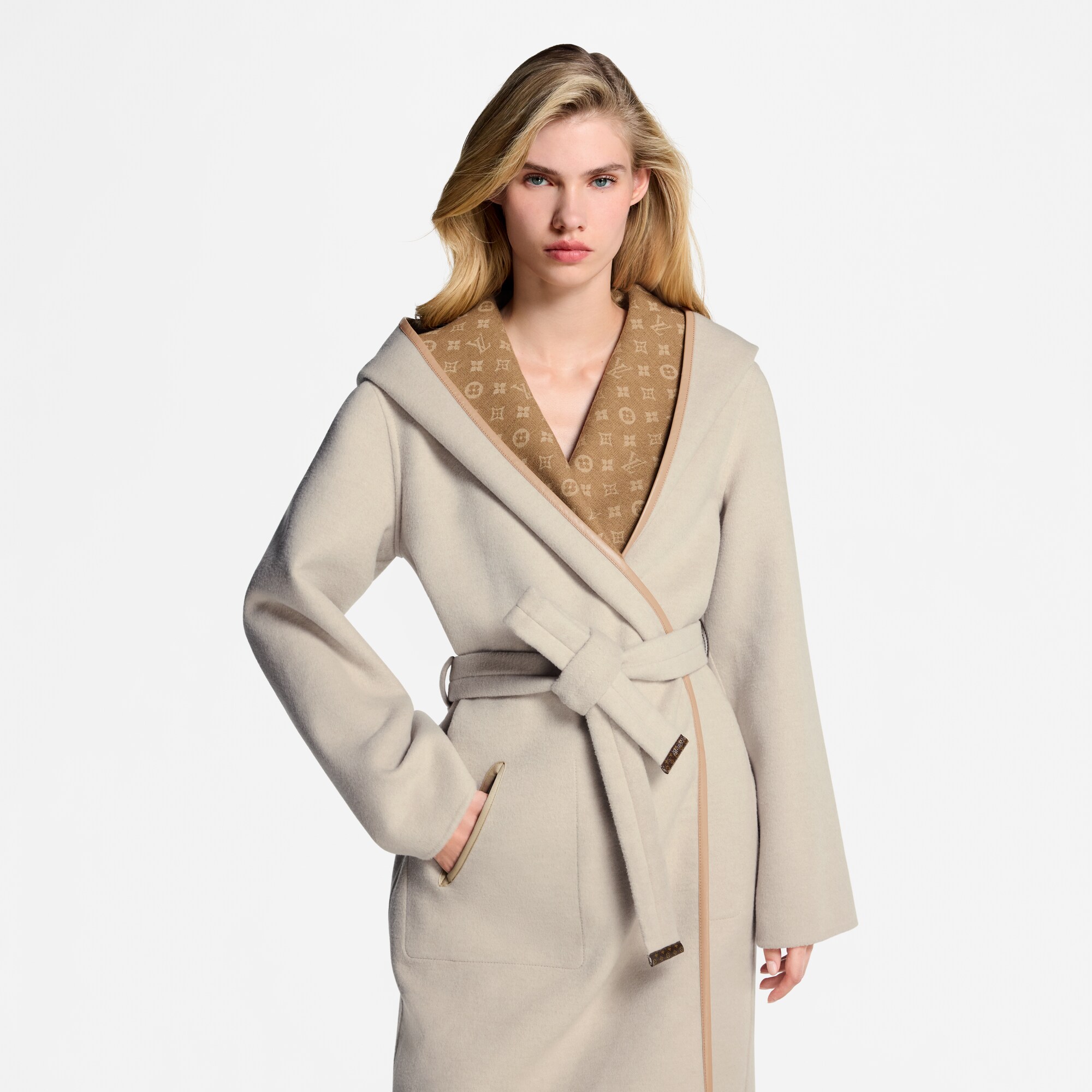 Wickelmantel zum Wenden mit Kapuze und Signatur  Damen Ready to Wear Mäntel und Jacken | LOUIS VUITTON (Zoom)