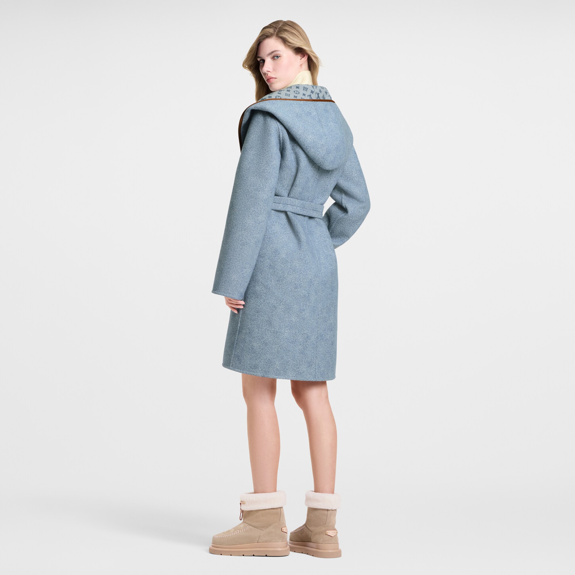 Wickelmantel zum Wenden mit Kapuze und Signatur  Damen Ready to Wear Mäntel und Jacken | LOUIS VUITTON (Zoom)