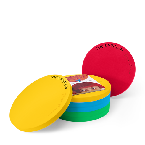 Yayoi Kusama x Louis Vuitton: Creating Infinity Trunks, Reisen und Wohnen Bücher und Schreibaccessoires Bücher | LOUIS VUITTON (Zoom)