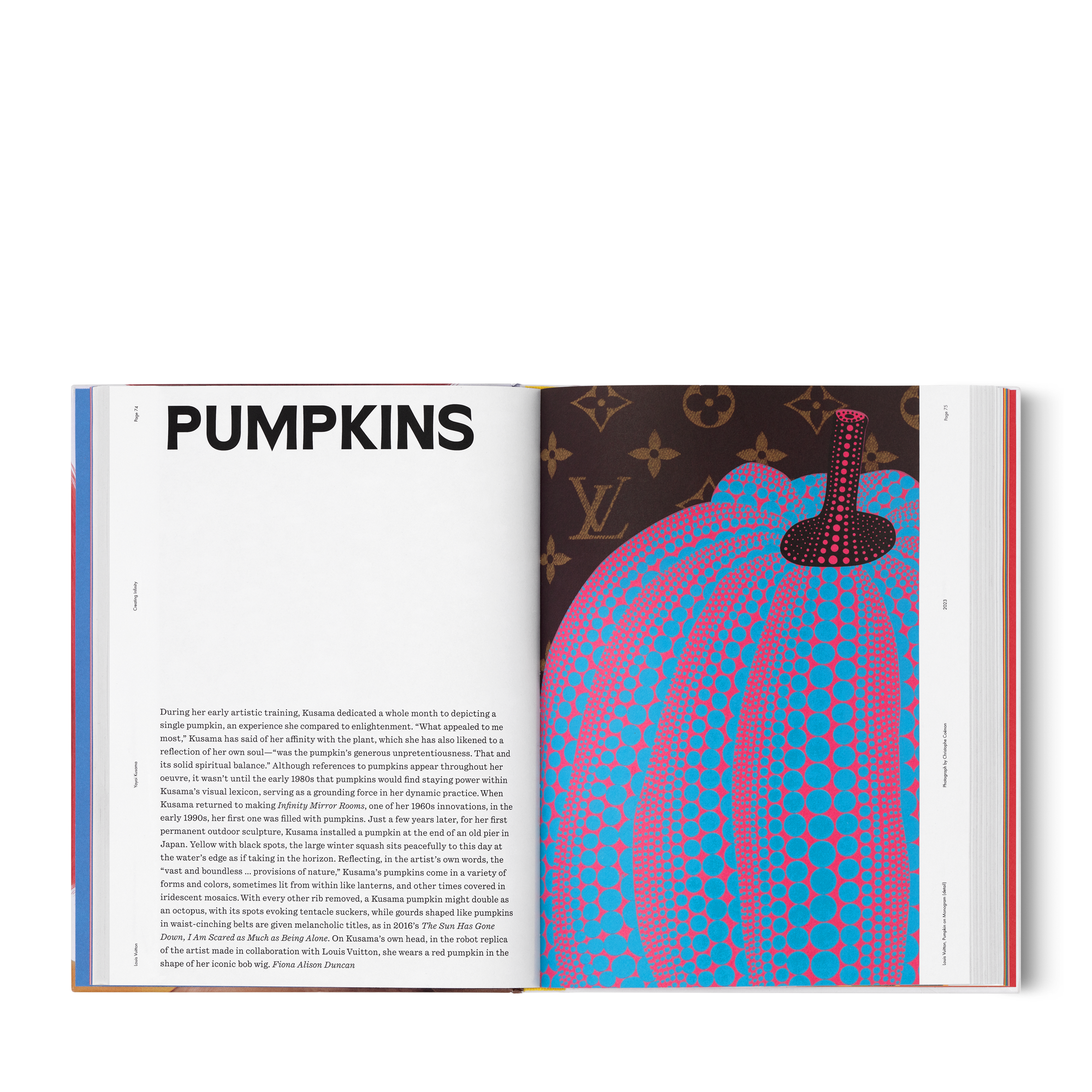 Yayoi Kusama x Louis Vuitton: Creating Infinity  Trunks, Reisen und Wohnen Bücher und Schreibaccessoires Bücher | LOUIS VUITTON (Zoom)